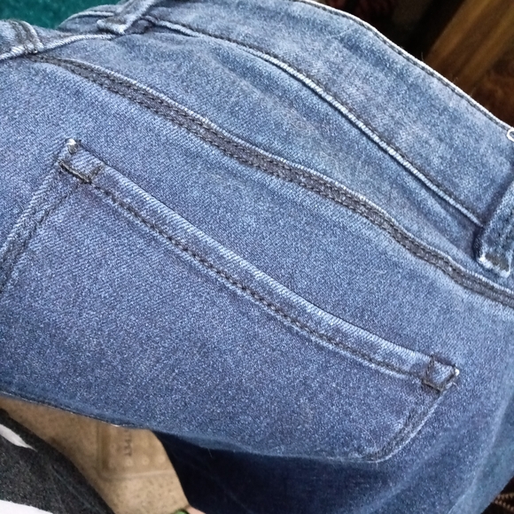 2 Pairs of Petite Jeans - Picture 12 of 12